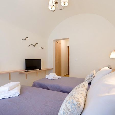 Alexander'S Great View Aparthotel Фира Екстериор снимка