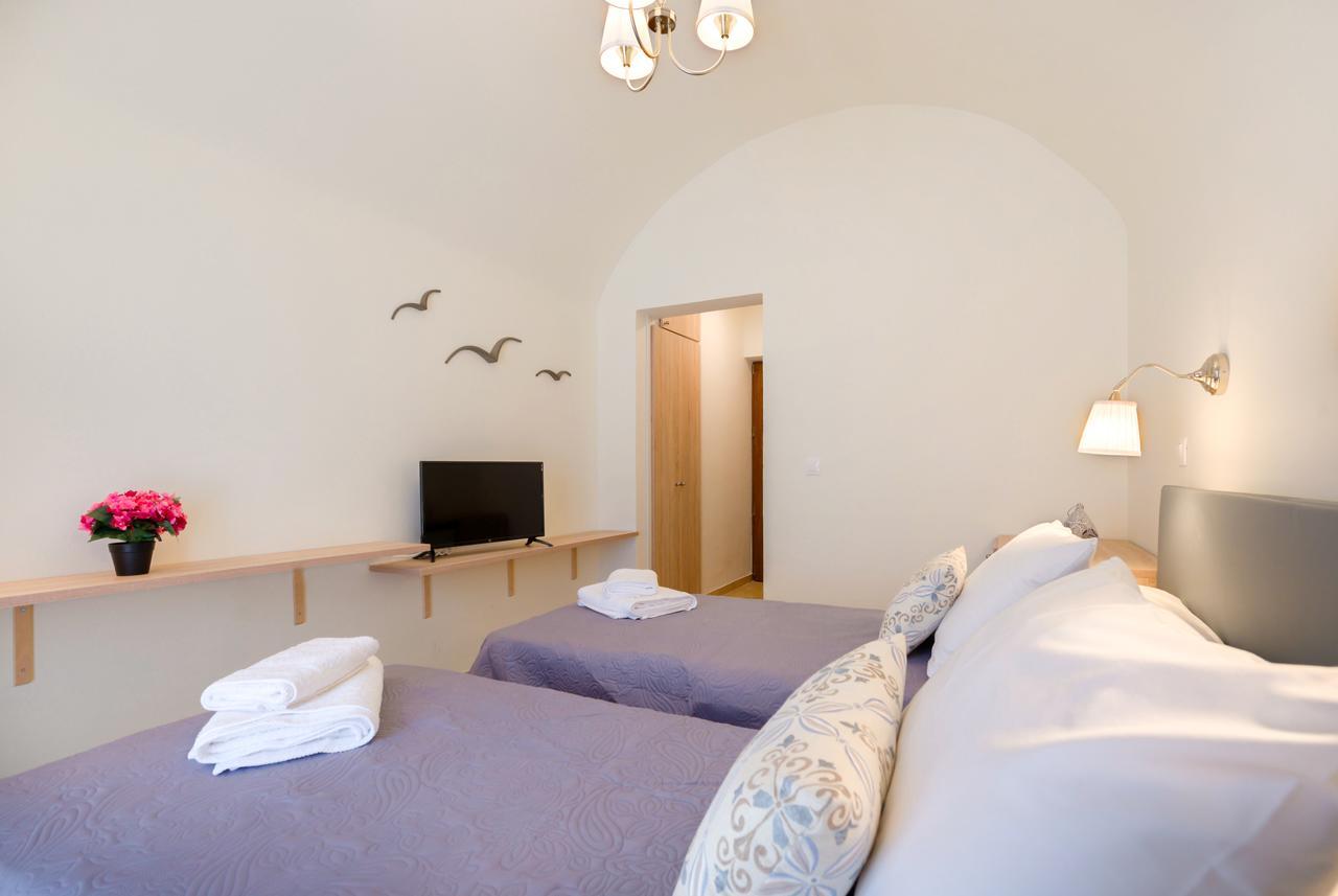 Alexander'S Great View Aparthotel Фира Екстериор снимка