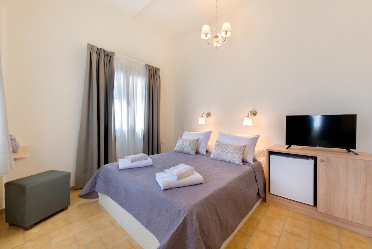 Alexander'S Great View Aparthotel Фира Екстериор снимка