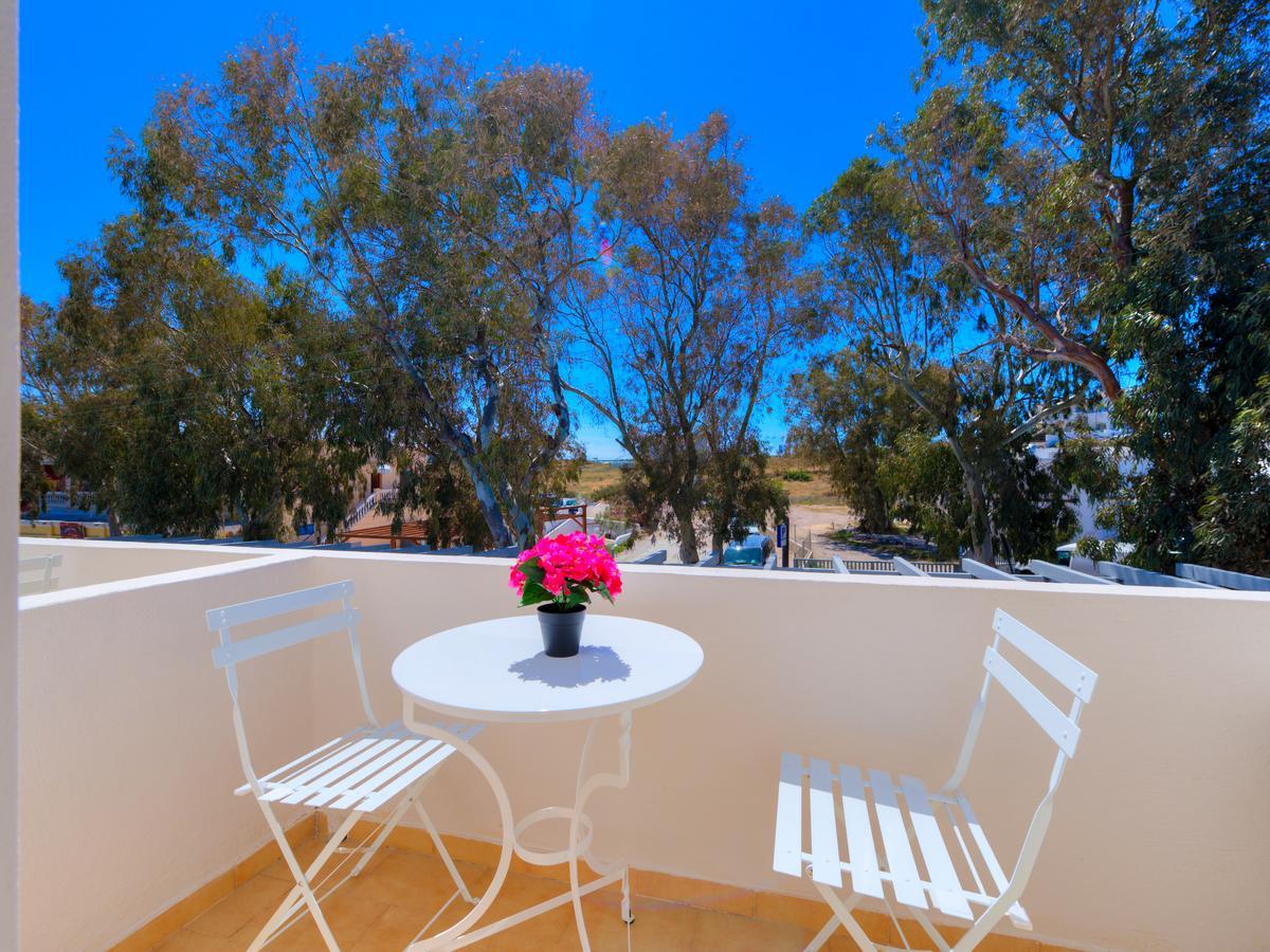 Alexander'S Great View Aparthotel Фира Екстериор снимка